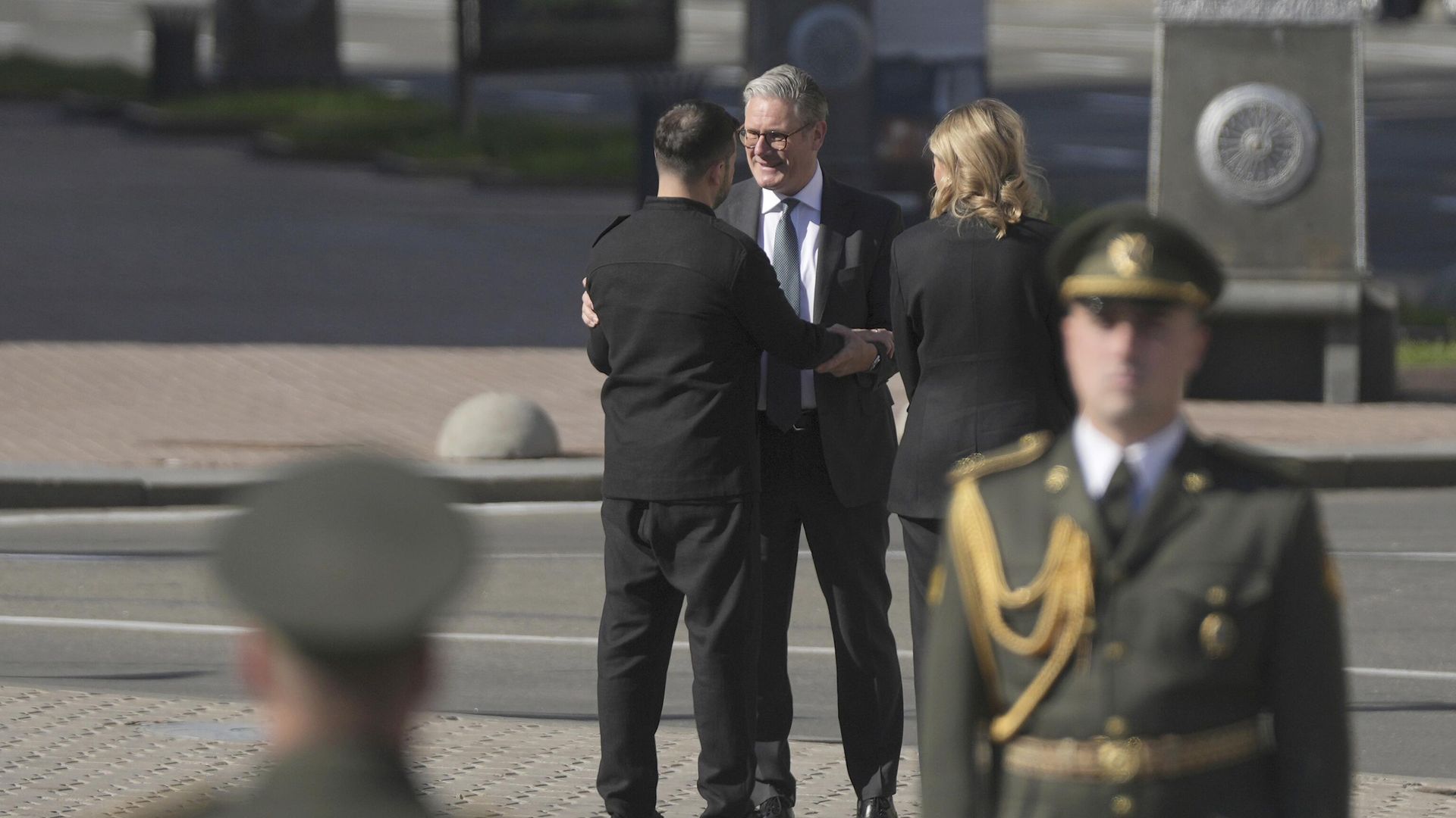 Премьер-министр Великобритании Кир Стармер и Владимир Зеленский во время встречи в Киеве - РИА Новости, 1920, 12.05.2025