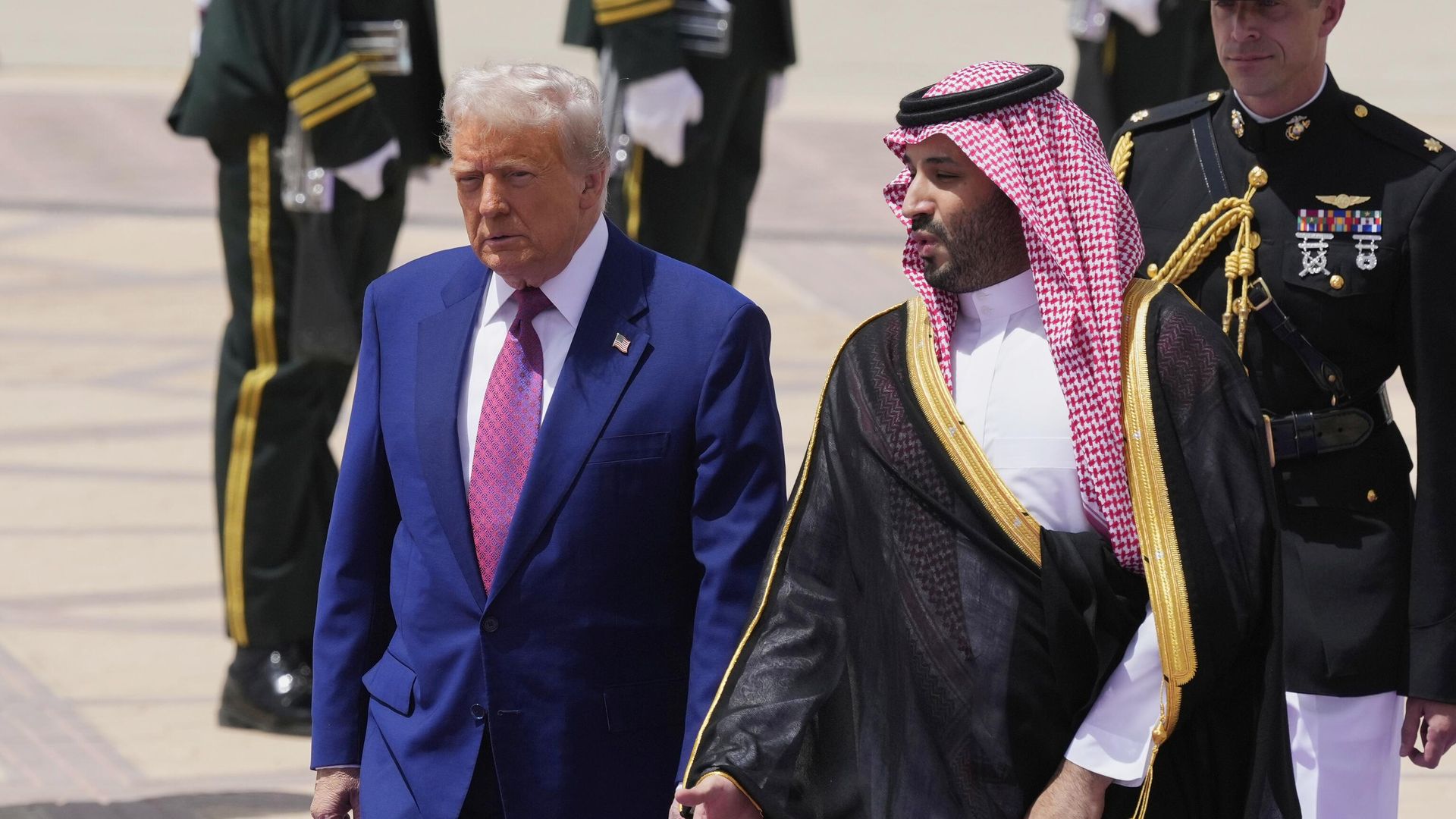 Президент США Дональд Трамп и наследный принц Саудовской Аравии Мухаммед бен Салман Президент США Дональд Трамп и наследный принц Саудовской Аравии Мухаммед бен Салман - РИА Новости, 1920, 21.10.2025