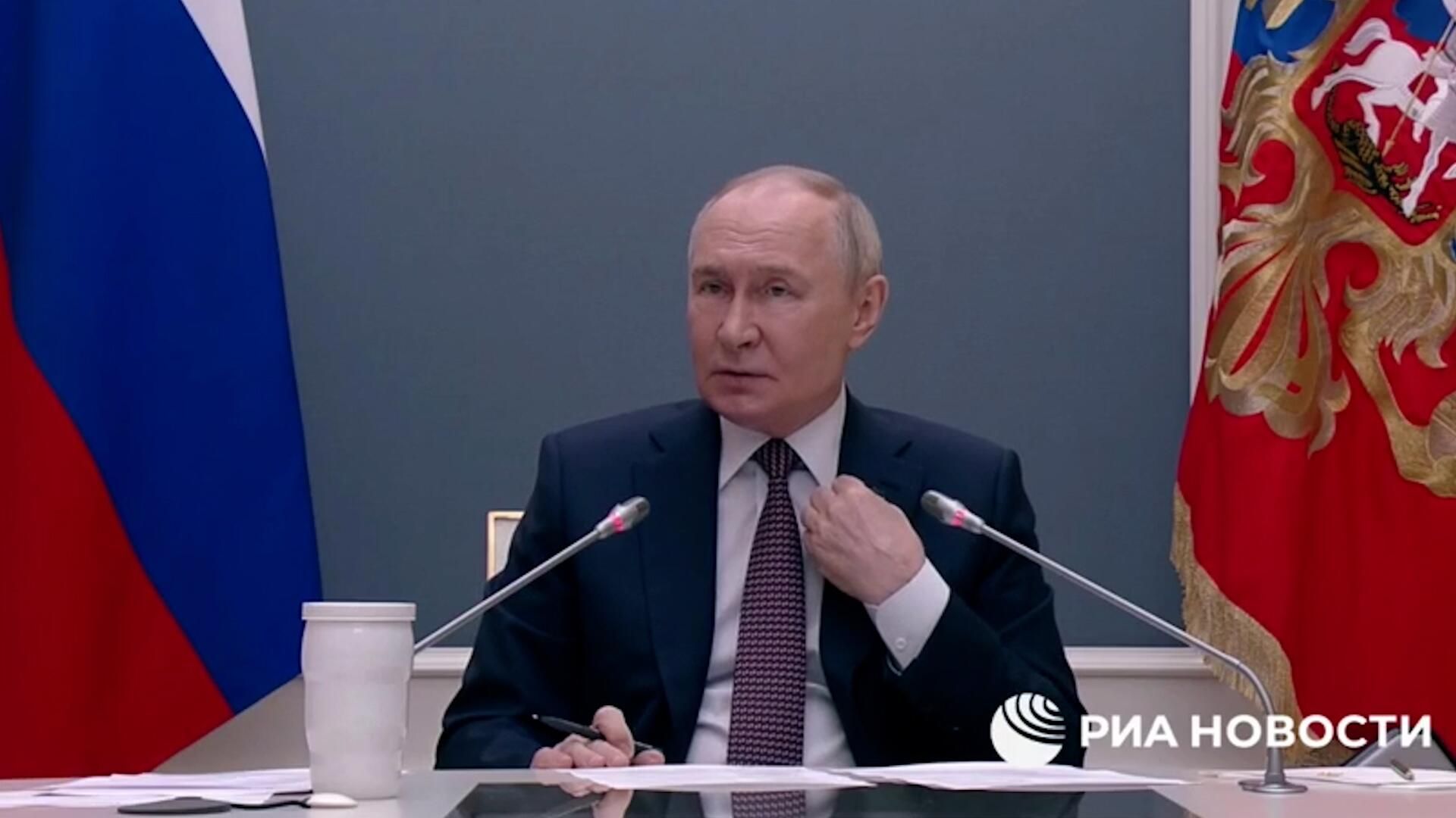 Путин: Были компании, которые не хотели, со слезами уходили Путин: Были компании, которые не хотели, со слезами уходили - РИА Новости, 1920, 13.05.2025