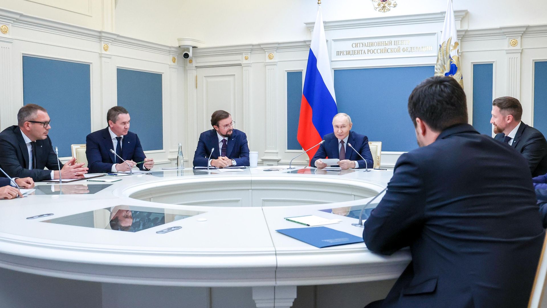 Президент РФ Владимир Путин во время встречи в режиме видеоконференции с членами Общероссийской общественной организации Деловая Россия Президент РФ Владимир Путин во время встречи в режиме видеоконференции с членами Общероссийской общественной организации Деловая Россия - РИА Новости, 1920, 13.05.2025