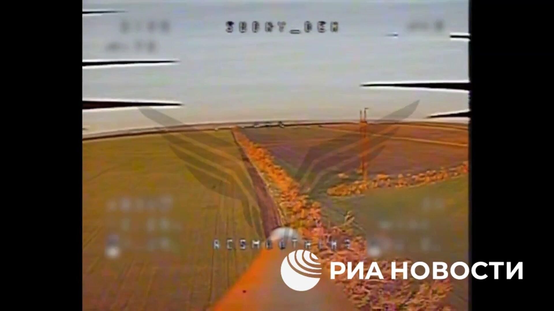 Кадры уничтожения танка Leopard дронами в районе Степановки Кадры уничтожения танка Leopard дронами в районе Степановки - РИА Новости, 1920, 14.05.2025