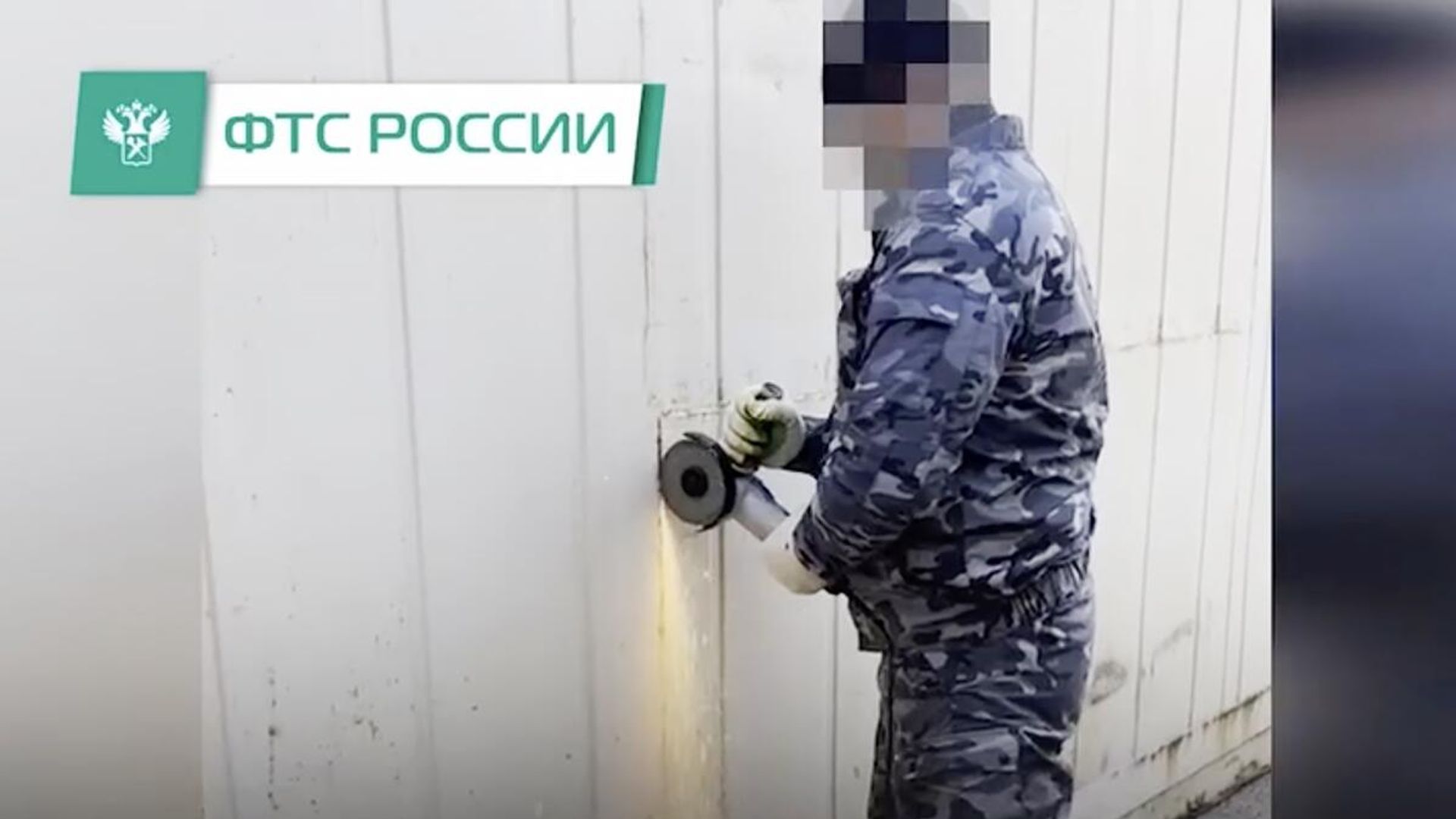Таможенники задержали партию кокаина в порту Санкт-Петербурга Таможенники задержали партию кокаина в порту Санкт-Петербурга - РИА Новости, 1920, 14.05.2025