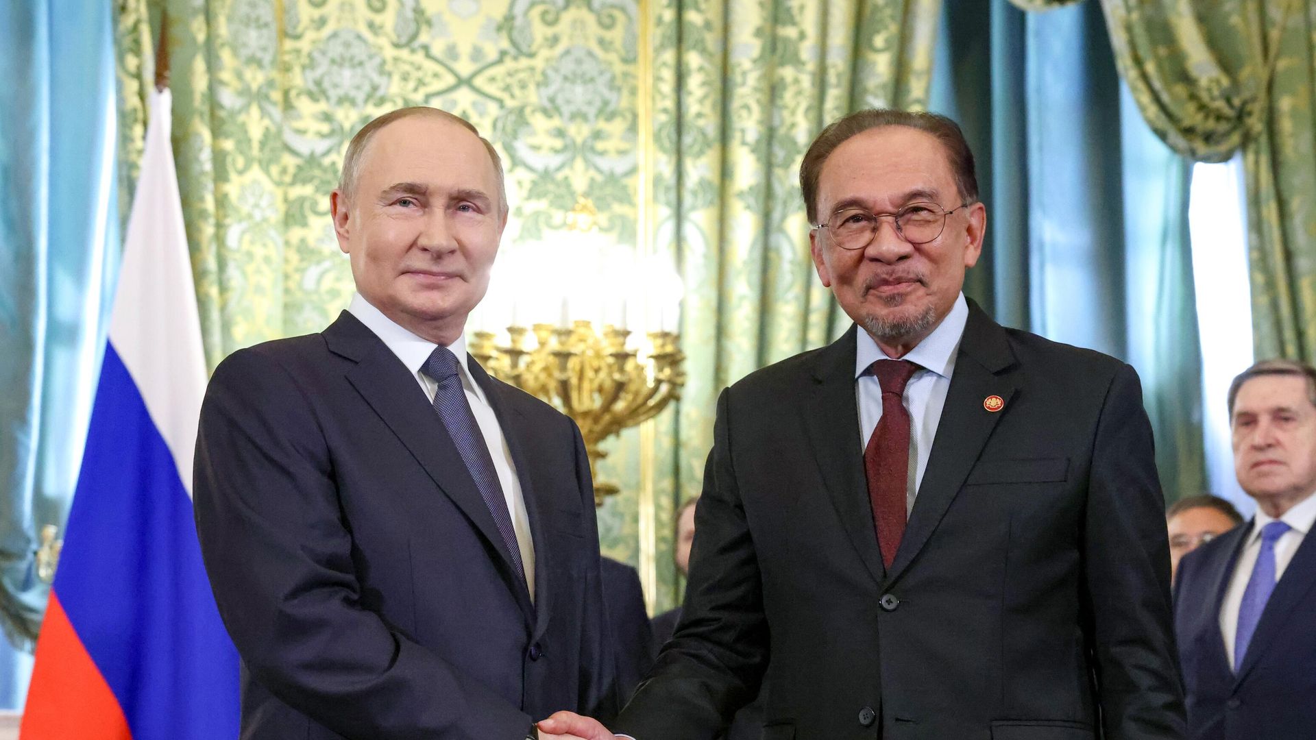 Президент России Владимир Путин и премьер-министр Малайзии Анвар Ибрагим во время встречи - РИА Новости, 1920, 14.05.2025