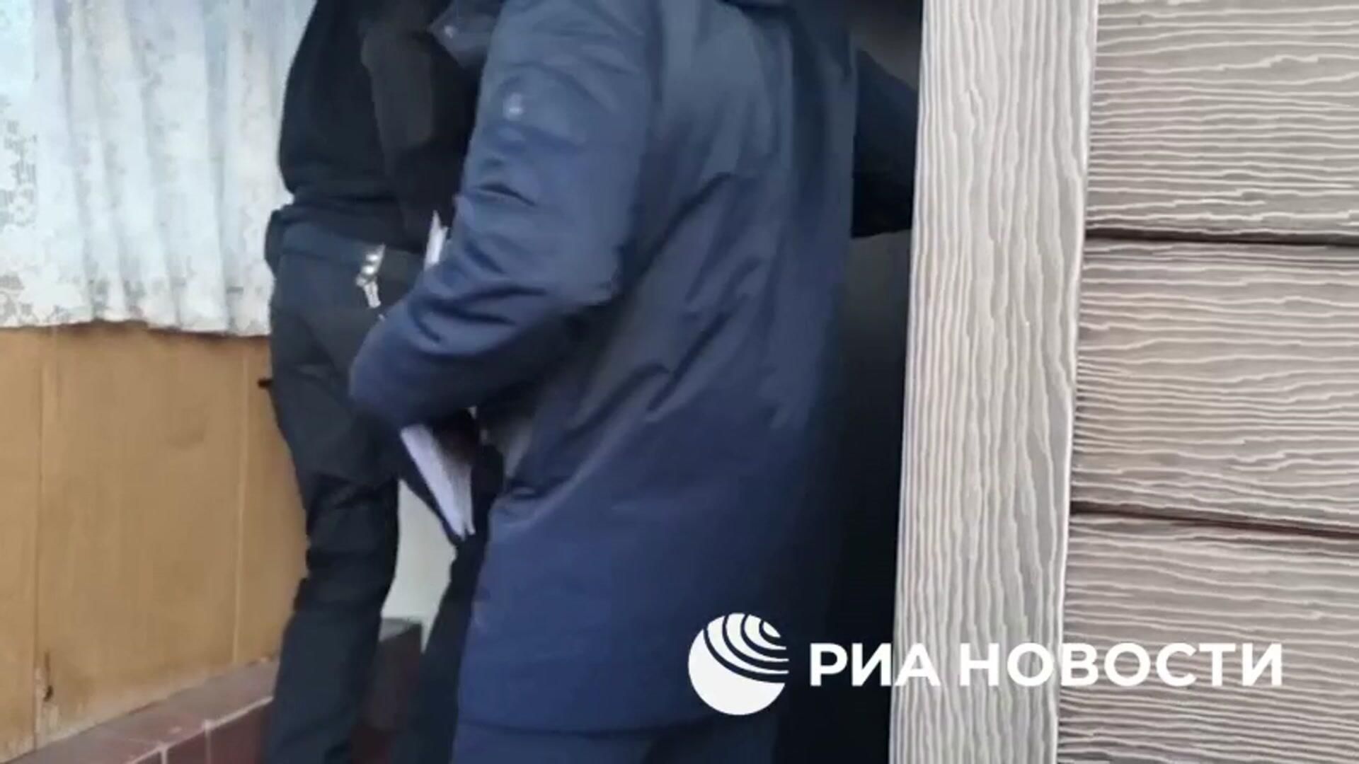 Видео задержаний причастных к подготовке нападений на школы - РИА Новости, 1920, 15.05.2025