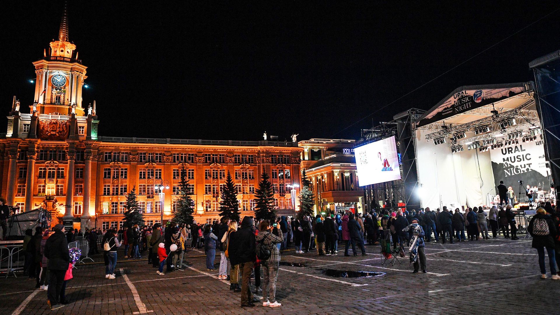 Зрители и участники Международного музыкального фестиваля Ural Music Night Зрители и участники Международного музыкального фестиваля Ural Music Night - РИА Новости, 1920, 01.06.2026