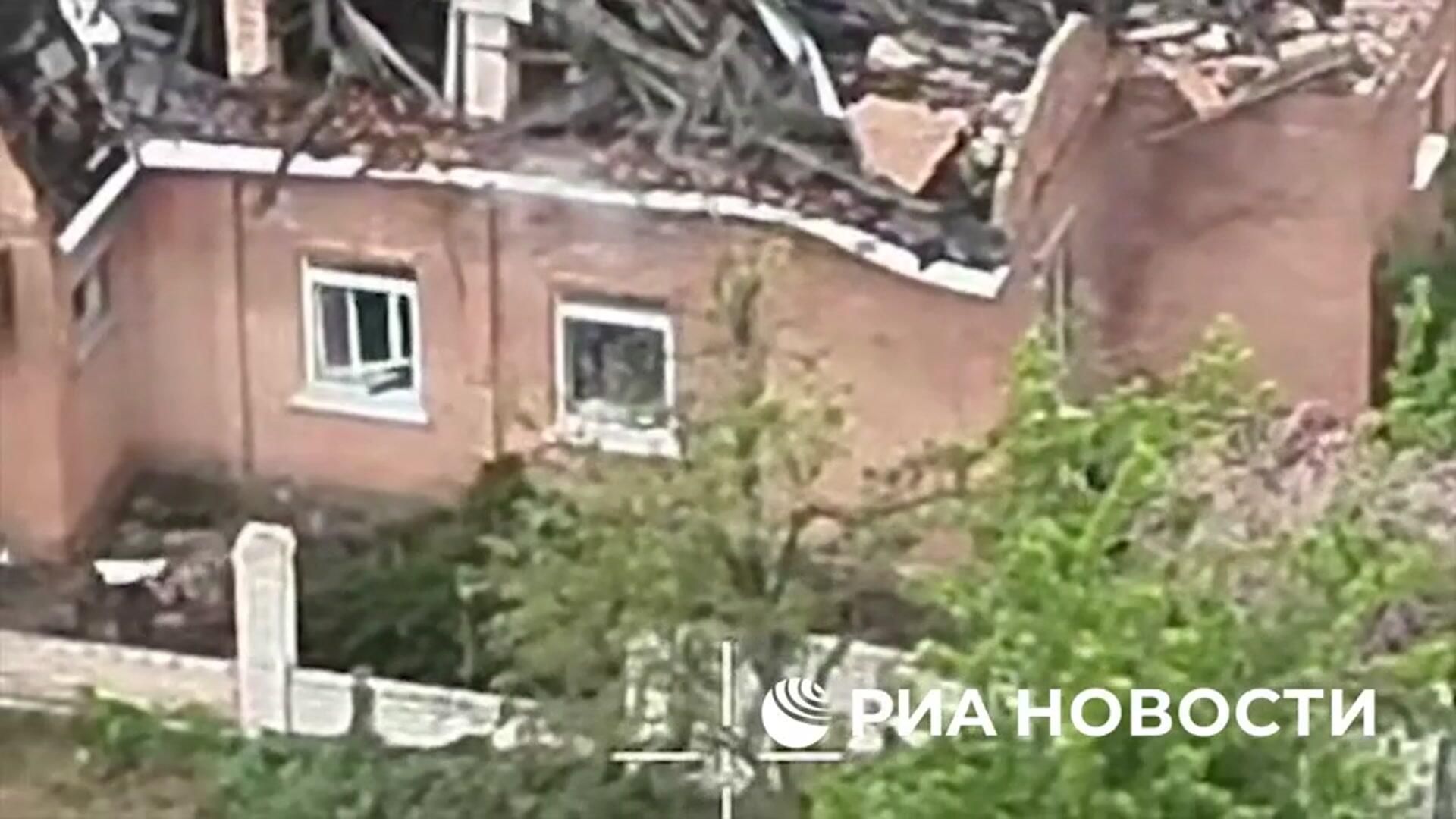 Поднятие российского флага над освобожденным Торским в ДНР Поднятие российского флага над освобожденным Торским в ДНР - РИА Новости, 1920, 15.05.2025
