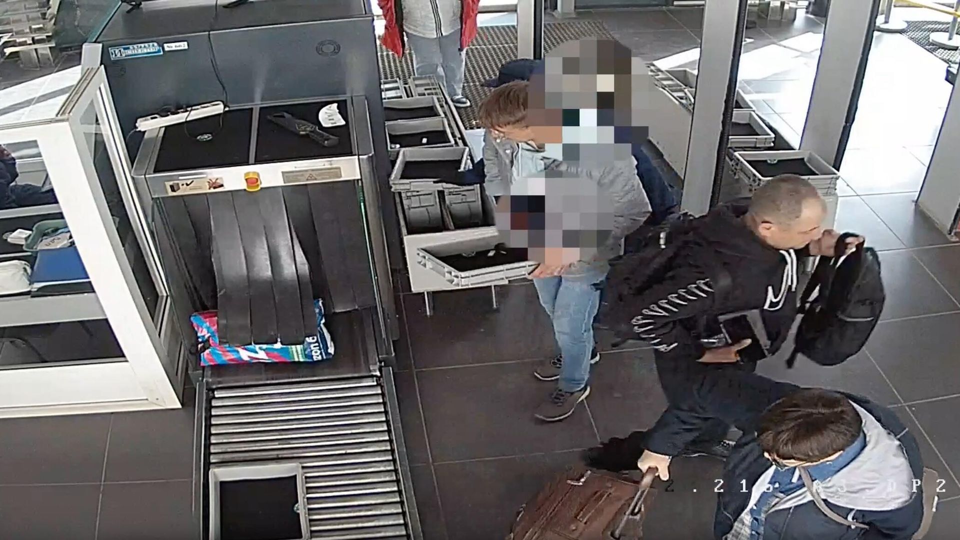 В Екатеринбурге у мужчины украли рюкзак с двумя миллионами рублей В Екатеринбурге у мужчины украли рюкзак с двумя миллионами рублей - РИА Новости, 1920, 15.05.2025