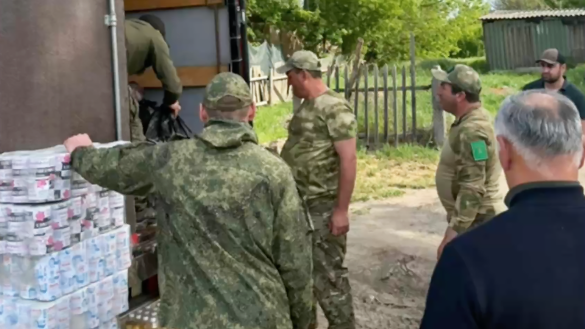 Жители Терского района КБР передали продукты бойцам в зону СВО Жители Терского района КБР передали продукты бойцам в зону СВО - РИА Новости, 1920, 15.05.2025
