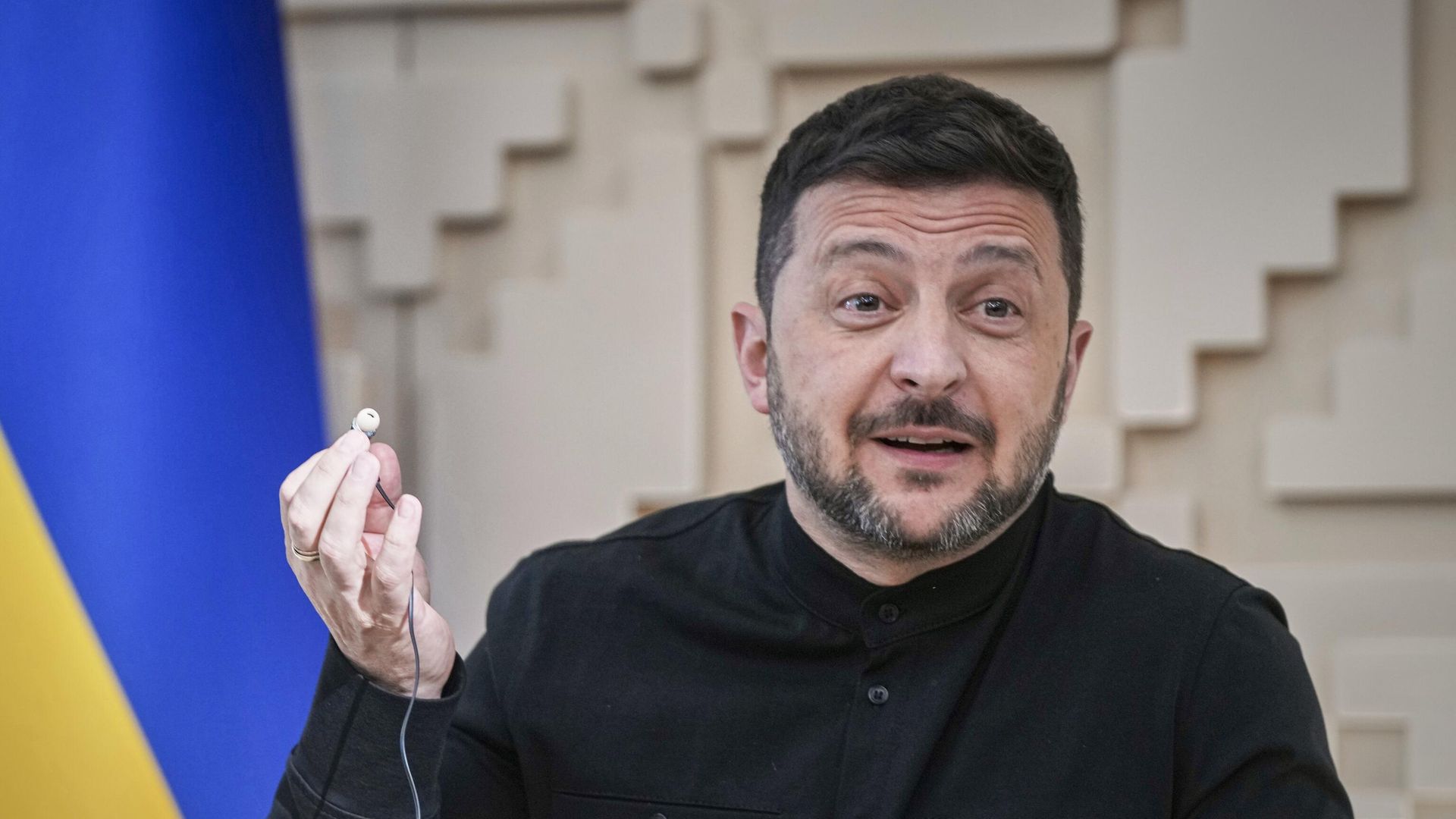 Владимир Зеленский во время пресс-конференции в Посольстве Украины в Анкаре, Турция Владимир Зеленский во время пресс-конференции в Посольстве Украины в Анкаре, Турция - РИА Новости, 1920, 17.07.2025