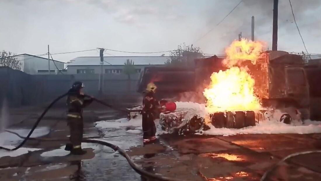 Пожар в автосервисе на Промышленной улице в Подольске. 16 мая 2025 - РИА Новости, 1920, 16.05.2025