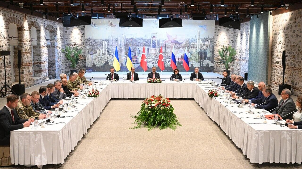 Российская делегация принимает участие в российско-украинских переговорах с участием турецкой стороны Российская делегация принимает участие в российско-украинских переговорах с участием турецкой стороны - РИА Новости, 1920, 18.05.2025