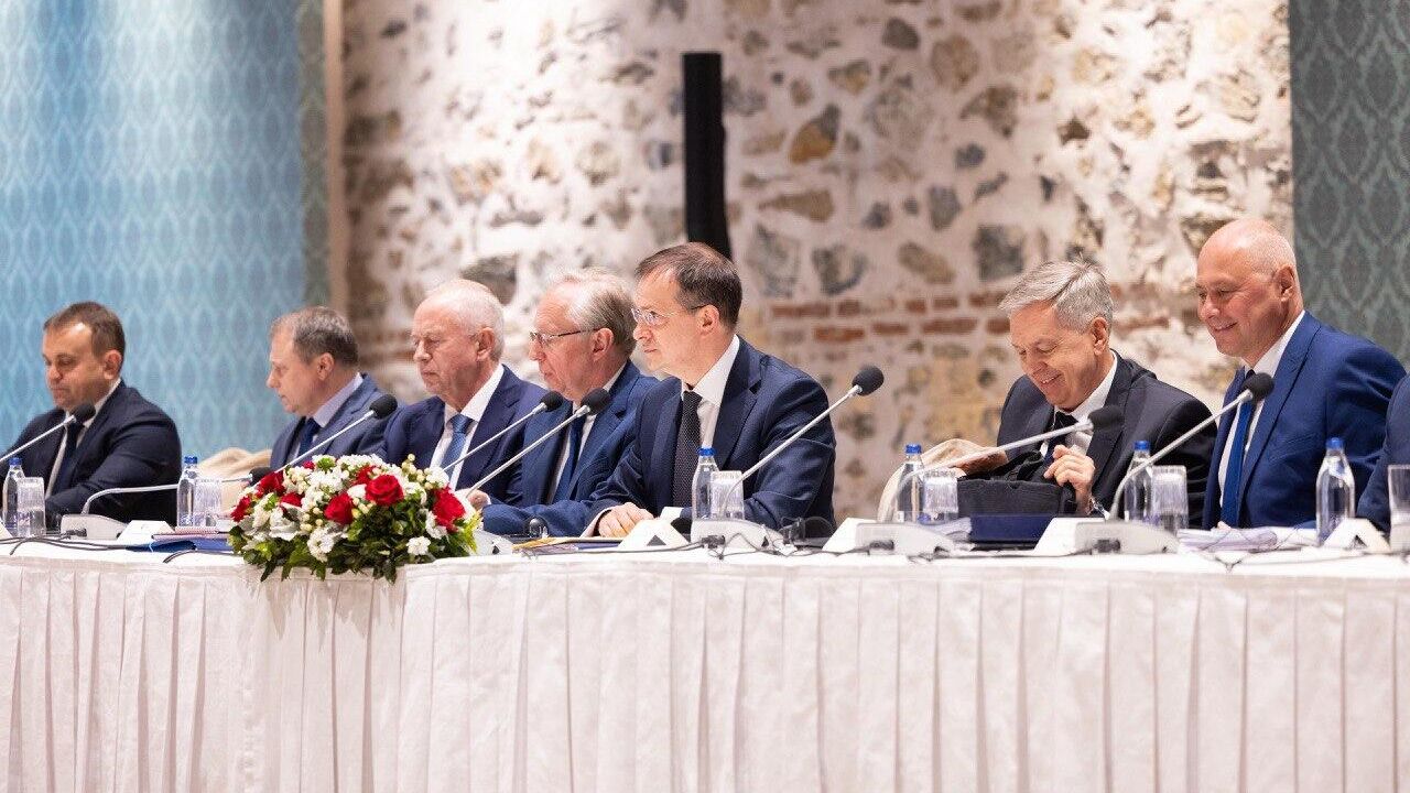 Российская делегация принимает участие в российско-украинских переговорах с участием турецкой стороны Российская делегация принимает участие в российско-украинских переговорах с участием турецкой стороны - РИА Новости, 1920, 23.05.2025