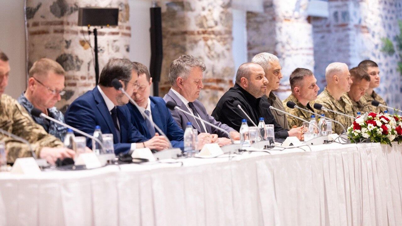 Украинская делегация принимает участие в российско-украинских переговорах с участием турецкой стороны Украинская делегация принимает участие в российско-украинских переговорах с участием турецкой стороны - РИА Новости, 1920, 02.06.2025