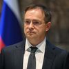 Помощник президента РФ Владимир Мединский во время заявления российской делегации по итогам переговоров России и Украины в Стамбуле Помощник президента РФ Владимир Мединский во время заявления российской делегации по итогам переговоров России и Украины в Стамбуле