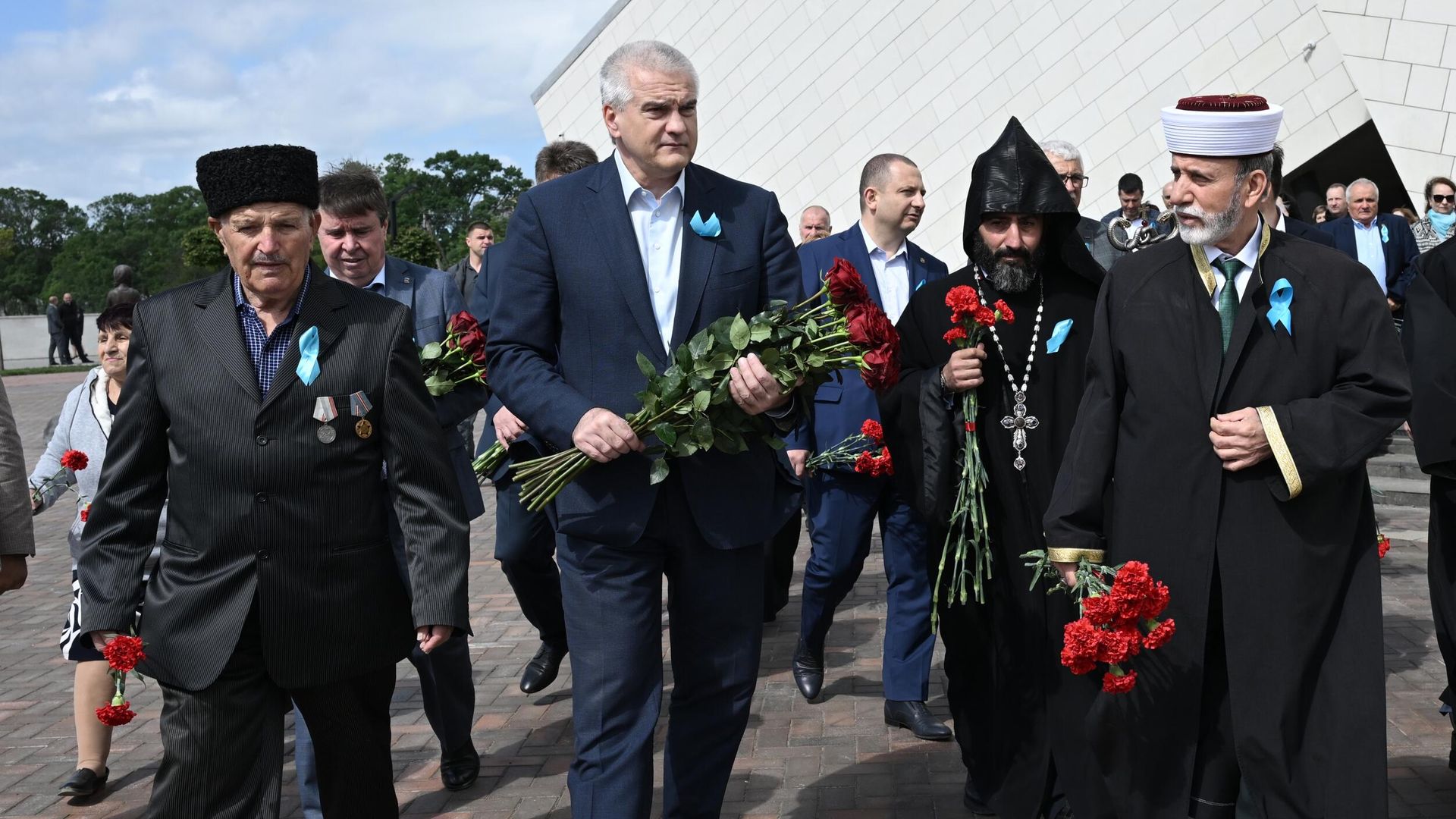 Глава Республики Крым Сергей Аксенов на церемонии возложения цветов в рамках памятных мероприятий, приуроченных ко Дню памяти жертв депортации народов Крыма Глава Республики Крым Сергей Аксенов на церемонии возложения цветов в рамках памятных мероприятий, приуроченных ко Дню памяти жертв депортации народов Крыма - РИА Новости, 1920, 18.05.2025