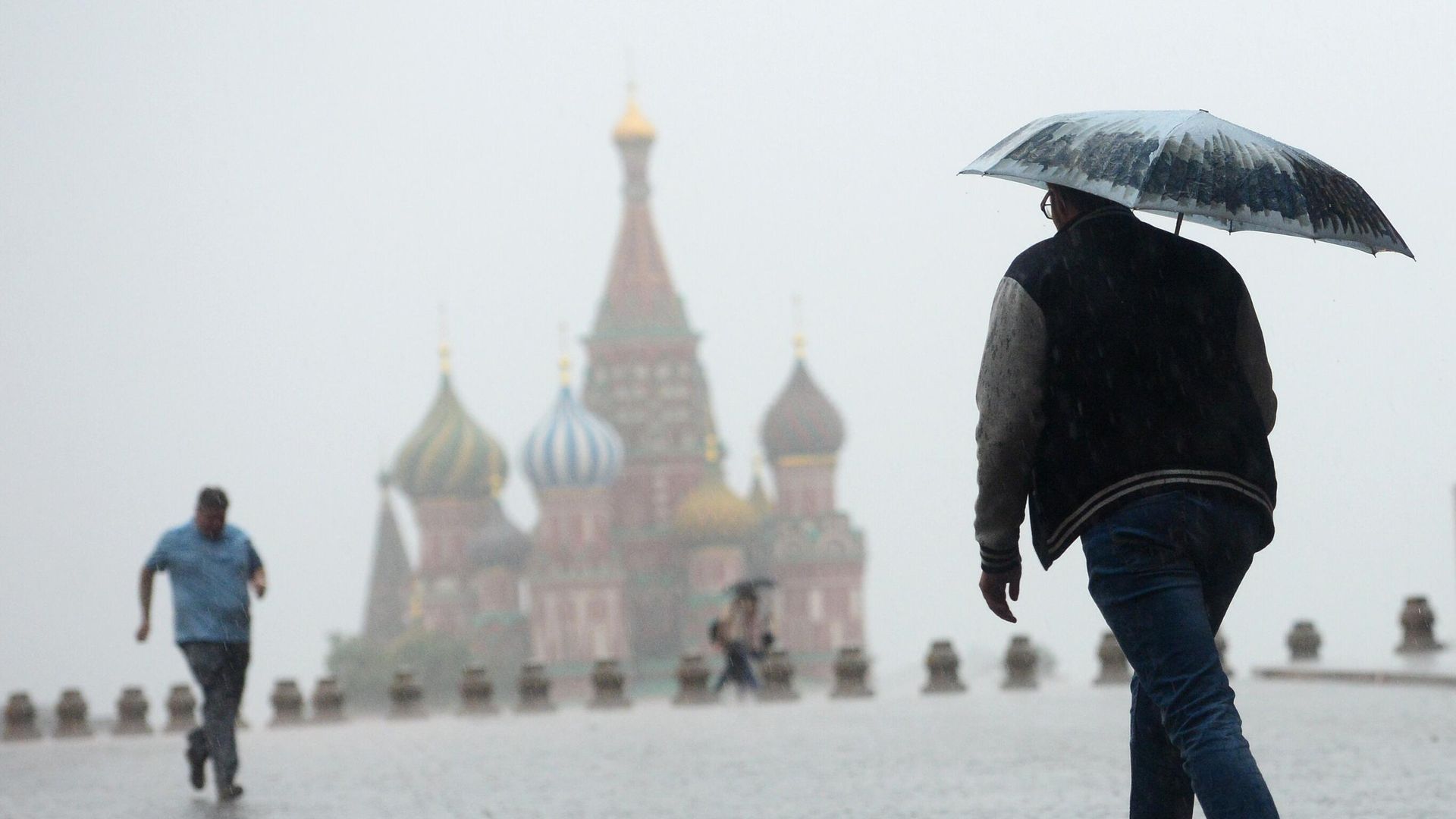 Прохожие на Красной площади в Москве Прохожие на Красной площади в Москве - РИА Новости, 1920, 19.05.2025