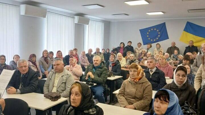 Неизвестные лица провели в офисном помещении голосование за переход в ПЦУ от имени трех общин УПЦ Неизвестные лица провели в офисном помещении голосование за переход в ПЦУ от имени трех общин УПЦ - РИА Новости, 1920, 19.05.2025