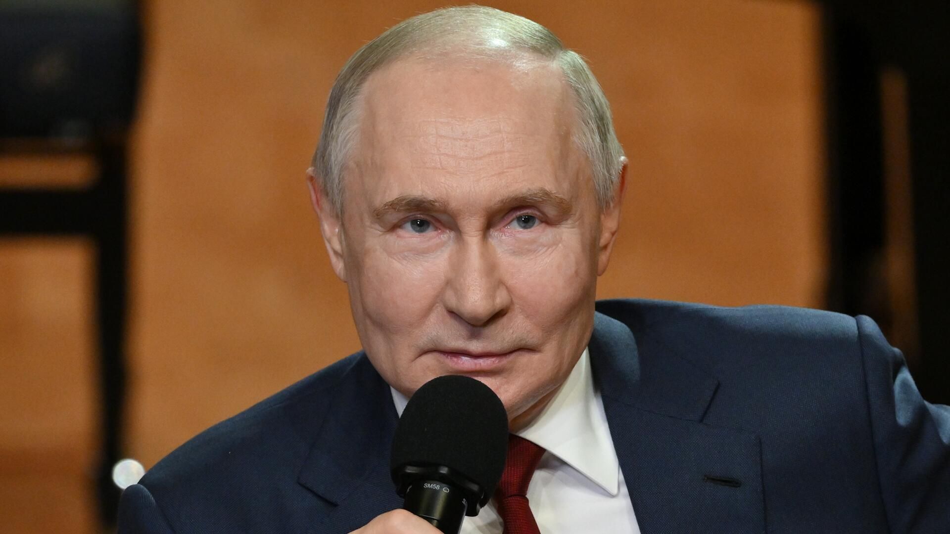 Путин об истории образовательного центра Сириус Путин об истории образовательного центра Сириус - РИА Новости, 1920, 19.05.2025