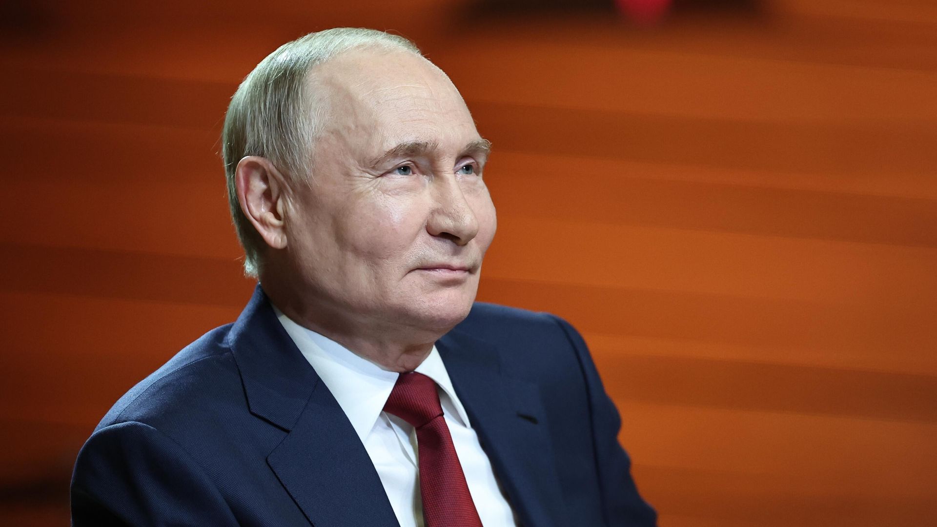 Президент РФ Владимир Путин на встрече с учащимися и педагогами в концертном зале новой Средней специальной музыкальной школы Сириус. 19 мая 2025 - РИА Новости, 1920, 19.05.2025