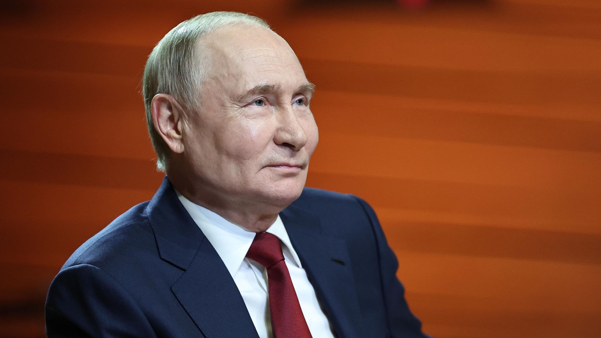 Президент РФ Владимир Путин на встрече с учащимися и педагогами в концертном зале новой Средней специальной музыкальной школы Сириус. 19 мая 2025 Президент РФ Владимир Путин на встрече с учащимися и педагогами в концертном зале новой Средней специальной музыкальной школы Сириус. 19 мая 2025 - РИА Новости, 1920, 19.05.2025