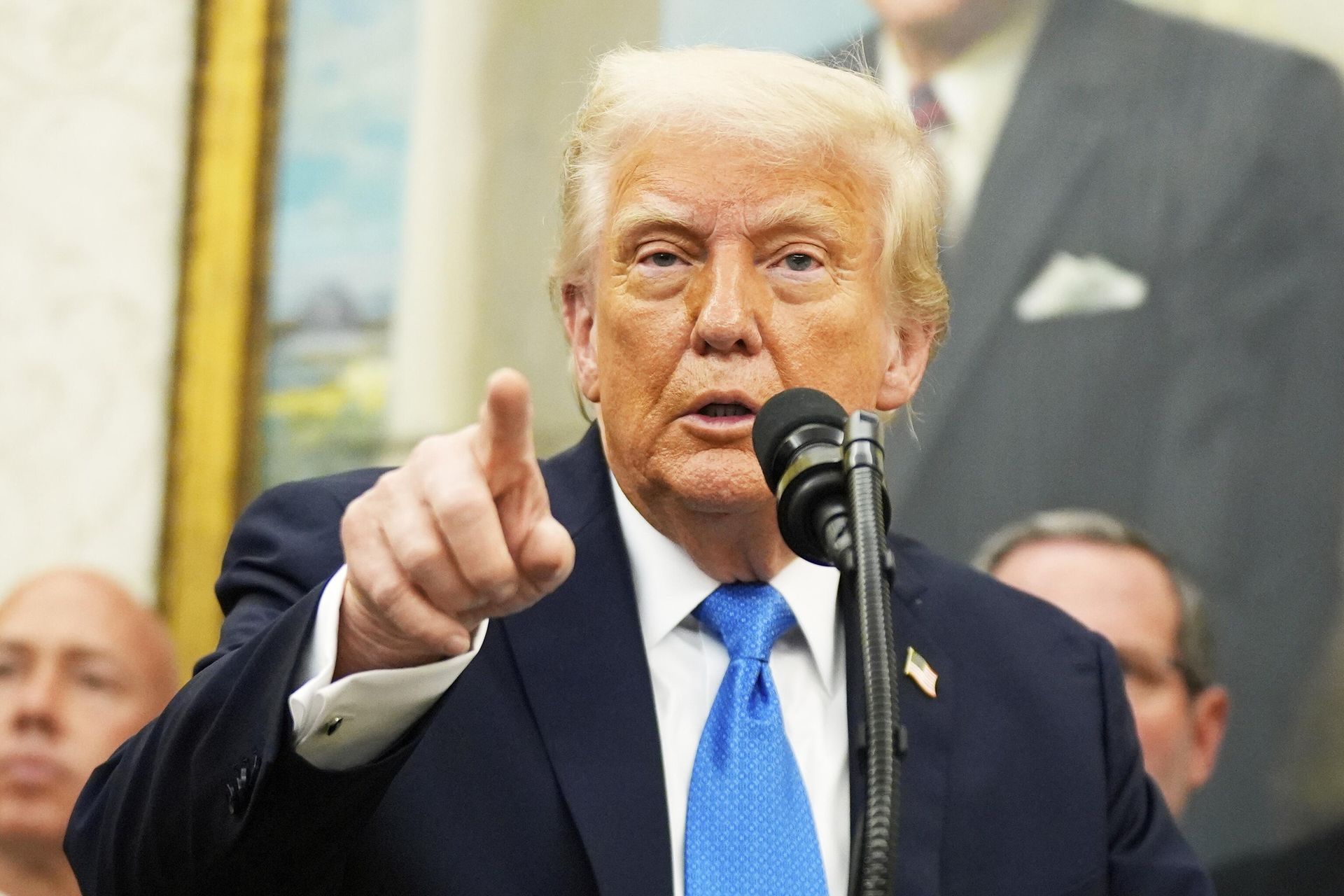 Президент США Дональд Трамп выступает в Овальном кабинете Белого дома Президент США Дональд Трамп выступает в Овальном кабинете Белого дома - РИА Новости, 1920, 21.05.2025