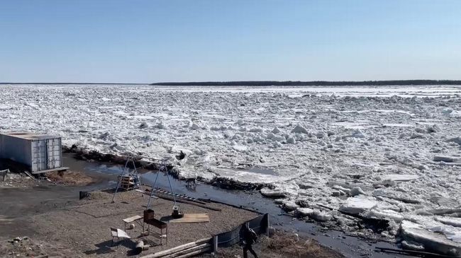 Обстановка на реке Колыма в Среднеколымском районе Якутии