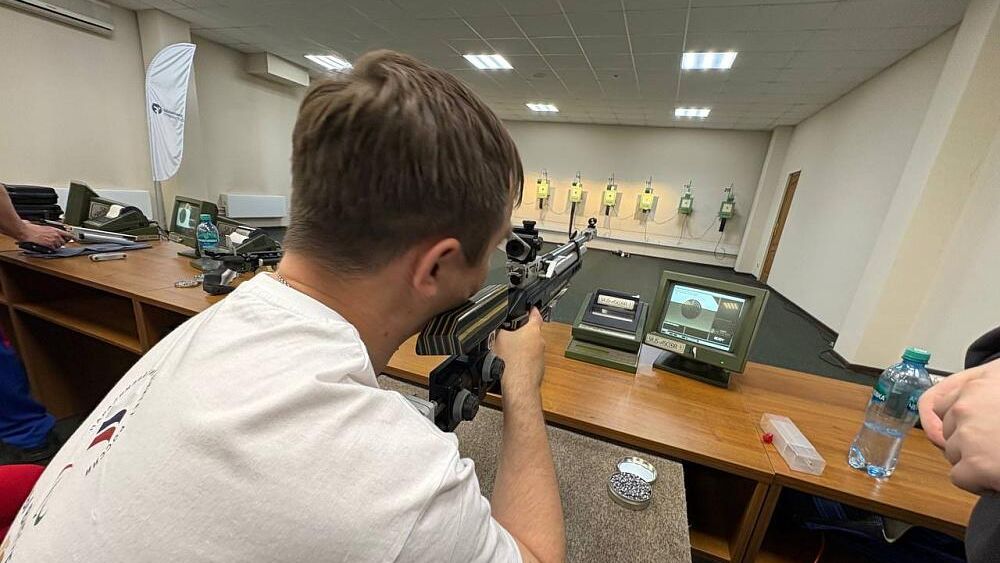 Учебно-тренировочный сбор для ветеранов СВО по пулевой стрельбе Учебно-тренировочный сбор для ветеранов СВО по пулевой стрельбе - РИА Новости, 1920, 20.05.2025