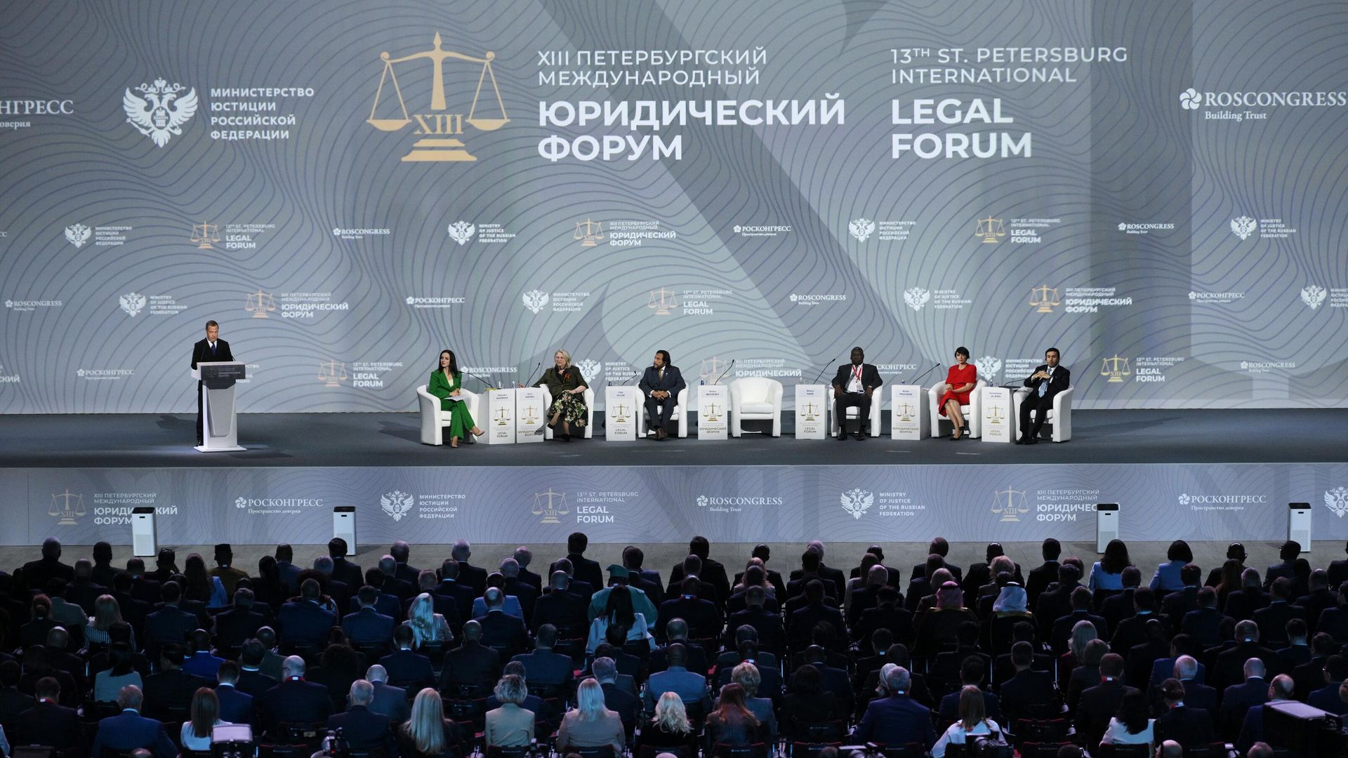 Заместитель председателя Совета Безопасности РФ Дмитрий Медведев выступает на пленарном заседании Право: уроки прошлого для мира будущего XIII Петербургского международного юридического форума. 20 мая 2025 Заместитель председателя Совета Безопасности РФ Дмитрий Медведев выступает на пленарном заседании Право: уроки прошлого для мира будущего XIII Петербургского международного юридического форума. 20 мая 2025 - РИА Новости, 1920, 20.05.2025