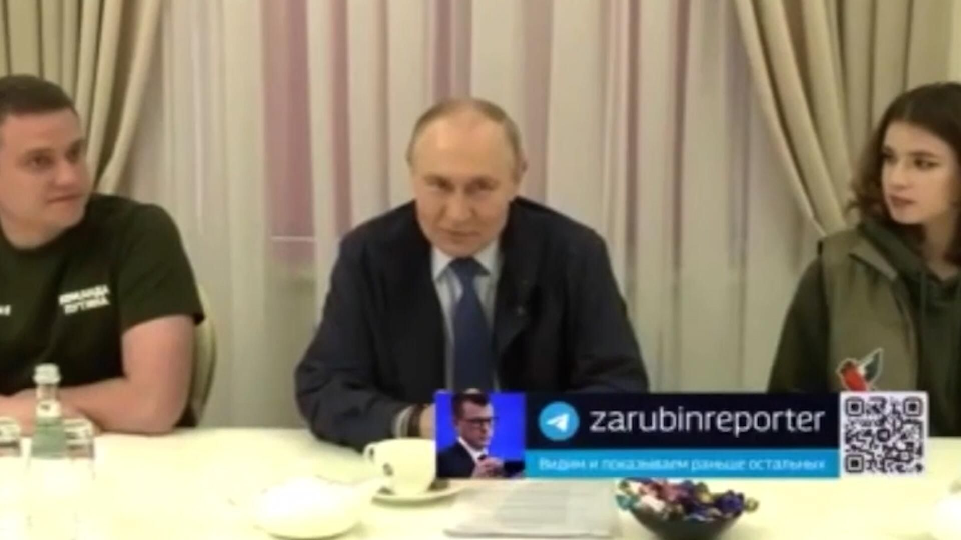 Путин на встрече с волонтерами в Курской области Путин на встрече с волонтерами в Курской области - РИА Новости, 1920, 21.05.2025
