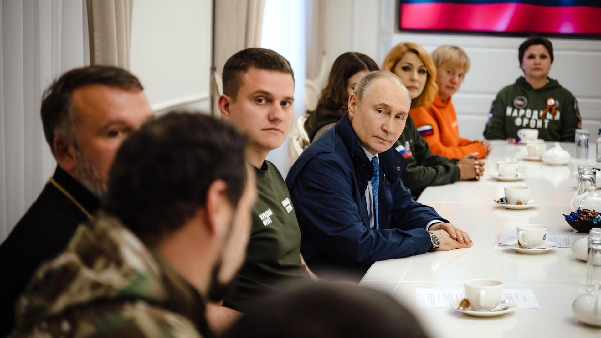 Президент России Владимир Путин во время встречи с представителями добровольческих организаций в Курской области Президент России Владимир Путин во время встречи с представителями добровольческих организаций в Курской области - РИА Новости, 1920, 21.05.2025