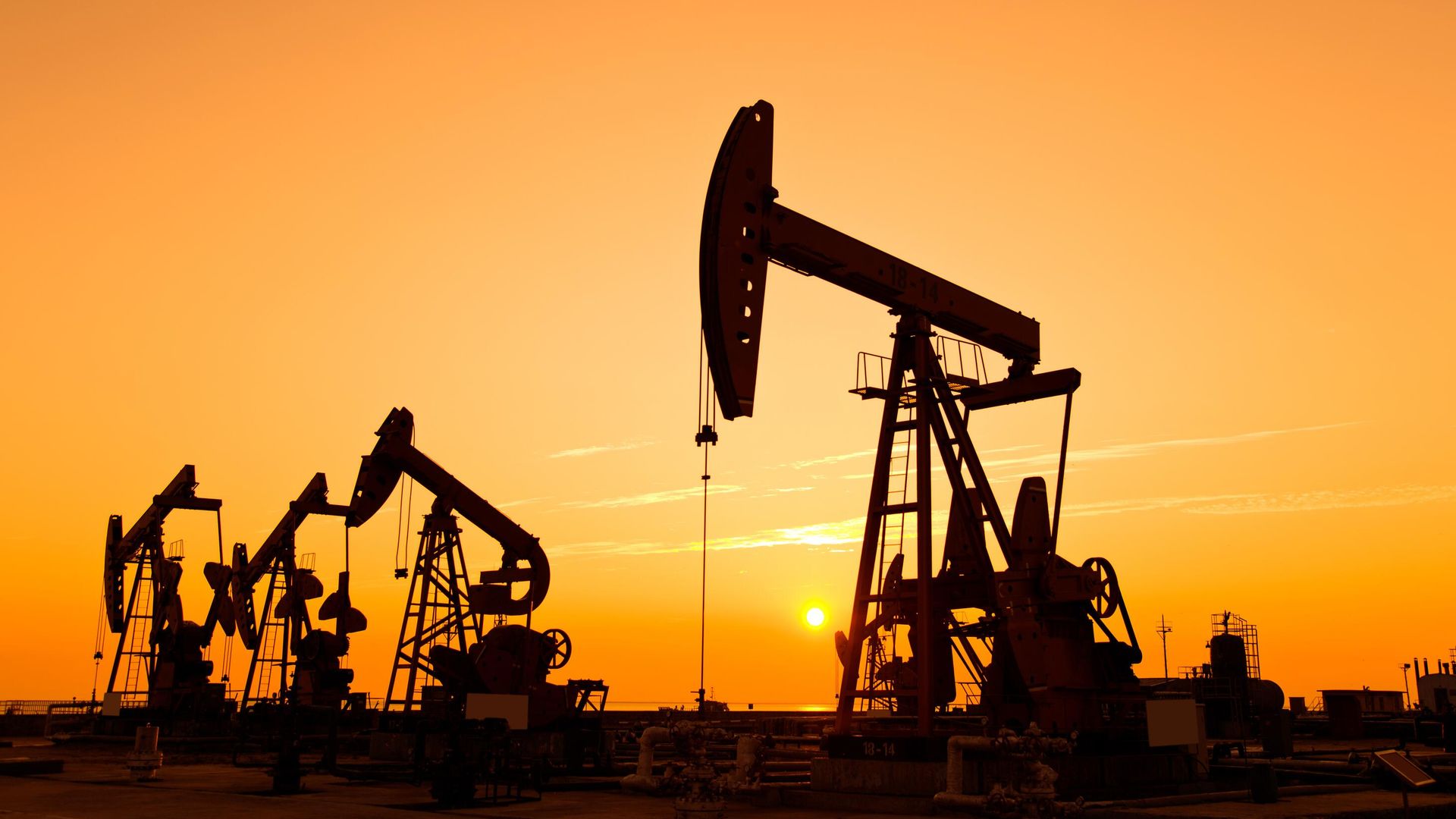 Нефтедобыча Нефтедобыча - РИА Новости, 1920, 22.05.2025