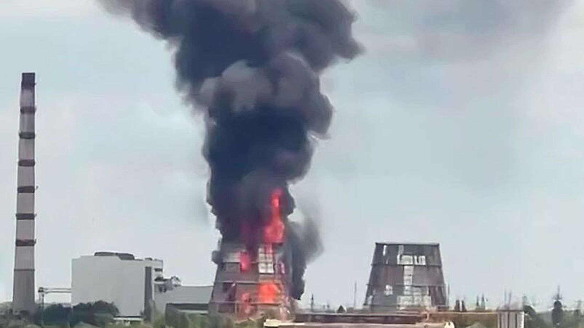 Пожар на Белоцерковской ТЭЦ в Киеве, Украина. Кадр видео из соцсетей Пожар на Белоцерковской ТЭЦ в Киеве, Украина. Кадр видео из соцсетей - РИА Новости, 1920, 21.05.2025
