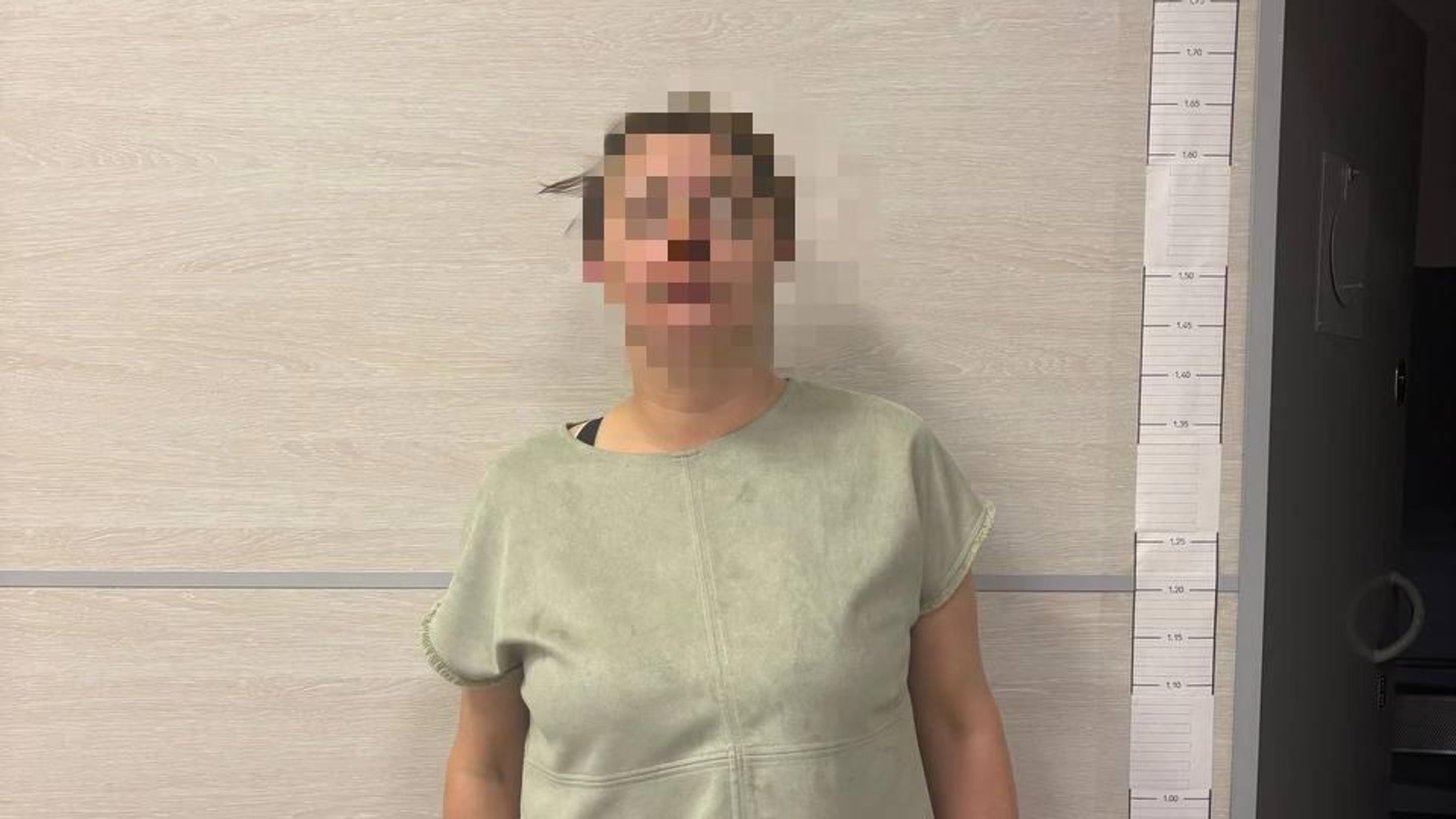 Жительница Санкт-Петербурга попыталась выйти через аварийный люк из самолета в Храброво Жительница Санкт-Петербурга попыталась выйти через аварийный люк из самолета в Храброво - РИА Новости, 1920, 21.05.2025