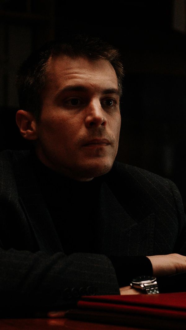 Кадр сериала Фишер. Затмение