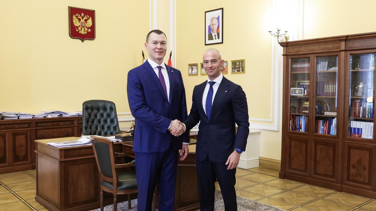 Министр спорта РФ Михаил Дегтярев и Александр Винокуров Министр спорта РФ Михаил Дегтярев и Александр Винокуров - РИА Новости, 1920, 08.06.2025