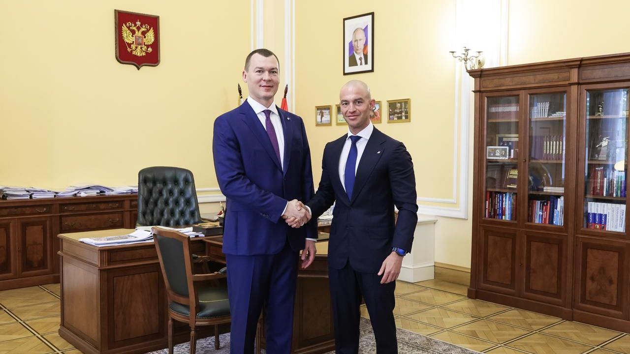 Министр спорта РФ Михаил Дегтярев и Александр Винокуров Министр спорта РФ Михаил Дегтярев и Александр Винокуров - РИА Новости, 1920, 08.06.2025