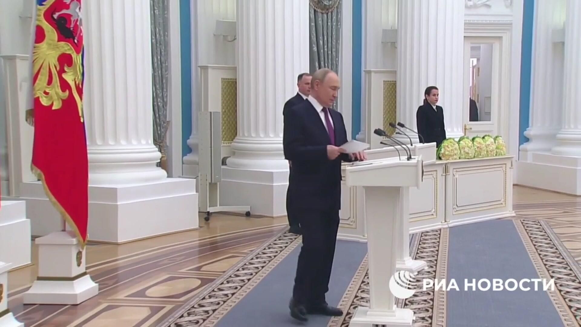 Путин в Кремле вручает государственные награды Путин в Кремле вручает государственные награды - РИА Новости, 1920, 22.05.2025