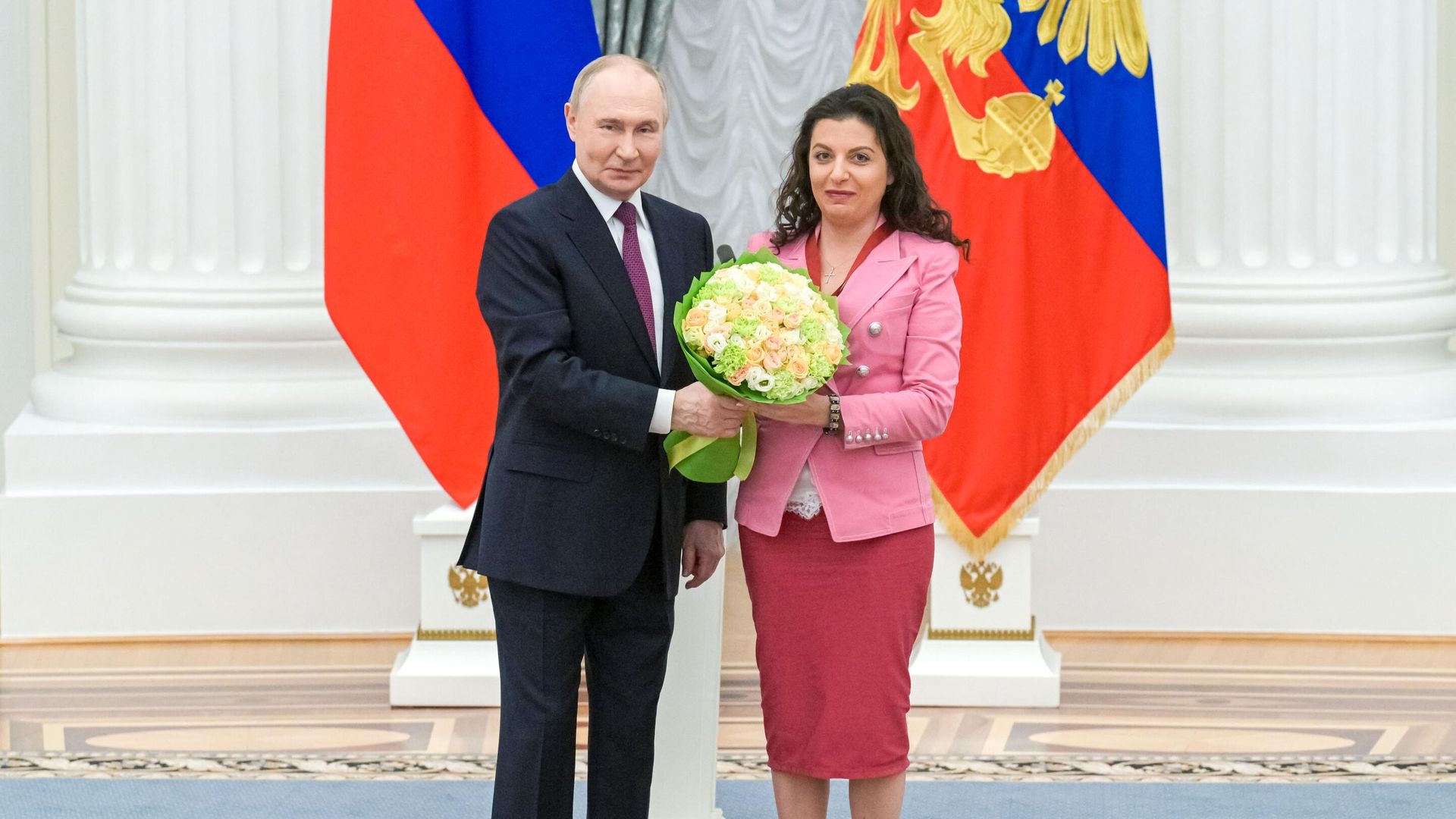 Путин вручил главреду медиагруппы Россия сегодня Маргарите Симоньян орден За заслуги перед Отечеством III степени - РИА Новости, 1920, 22.05.2025