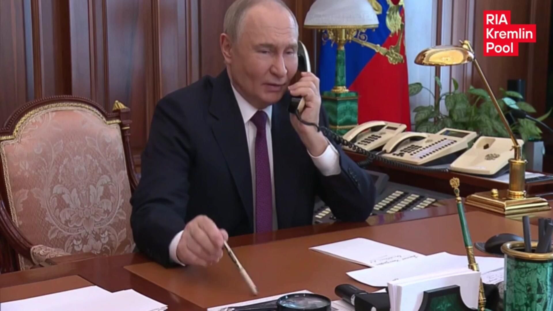 Телефонный разговор Путина и главы Беловского района Курской области Волобуева Телефонный разговор Путина и главы Беловского района Курской области Волобуева - РИА Новости, 1920, 22.05.2025