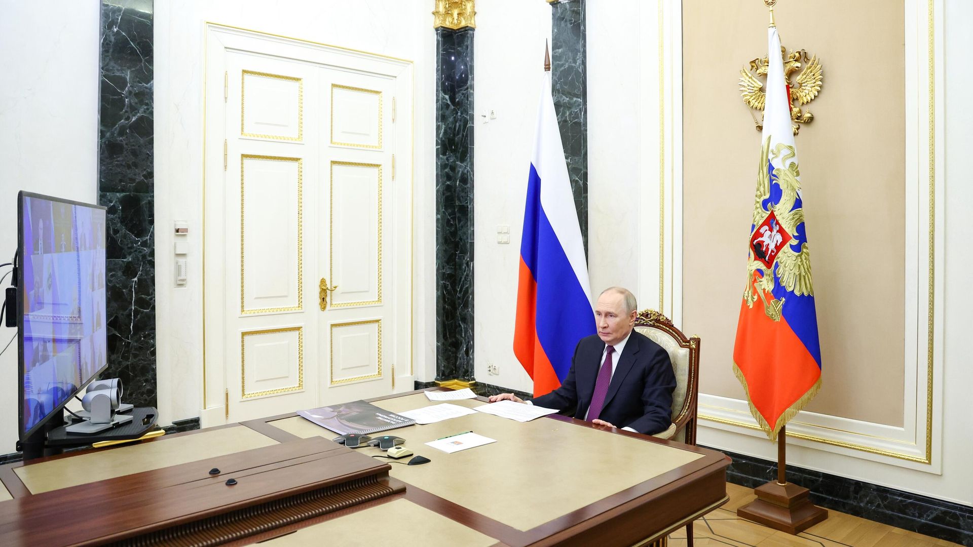 Президент РФ Владимир Путин проводит совещание в режиме видеоконференции с членами правительства РФ Президент РФ Владимир Путин проводит совещание в режиме видеоконференции с членами правительства РФ - РИА Новости, 1920, 22.05.2025