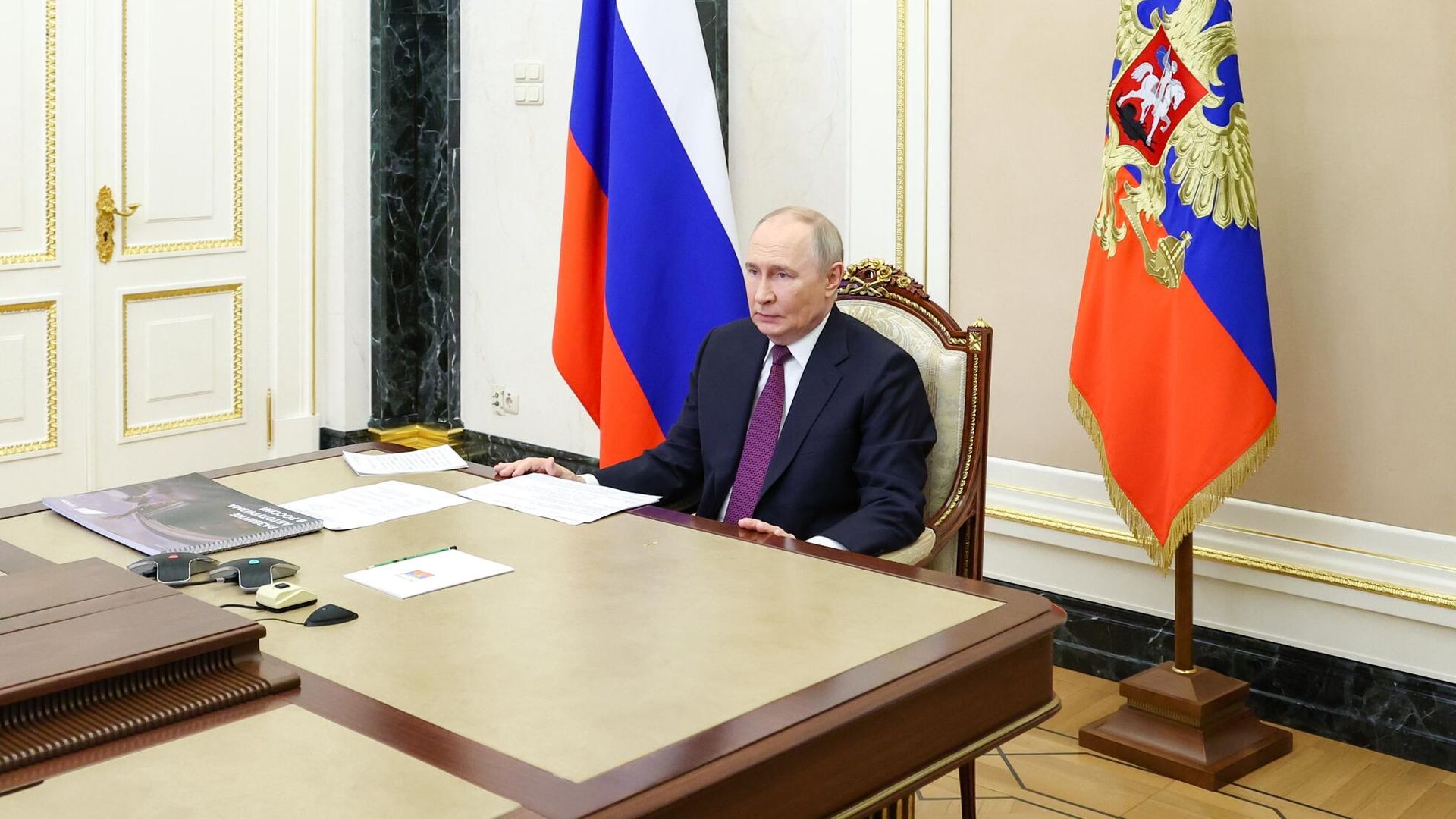 Президент РФ Владимир Путин проводит совещание в режиме видеоконференции с членами правительства РФ - РИА Новости, 1920, 22.05.2025