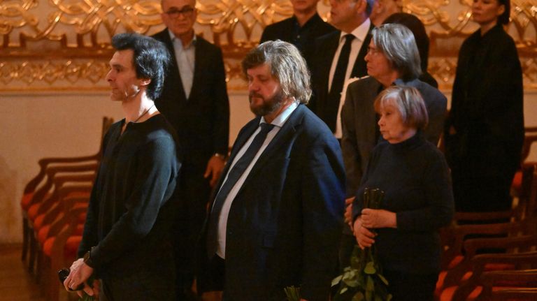 Дирижер Феликс Коробов на прощании с хореографом, народным артистом СССР Юрием Григоровичем на Исторической сцене Большого театра