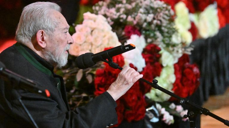 Искусствовед, журналист Андрей Золотов на прощании с хореографом, народным артистом СССР Юрием Григоровичем на Исторической сцене Большого театра