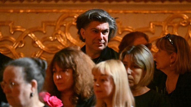 Исполняющий обязанности ректора Академии Русского балета имени А. Я. Вагановой Николай Цискаридзе во время прощания с хореографом, народным артистом СССР Юрием Григоровичем на Исторической сцене Большого театра
