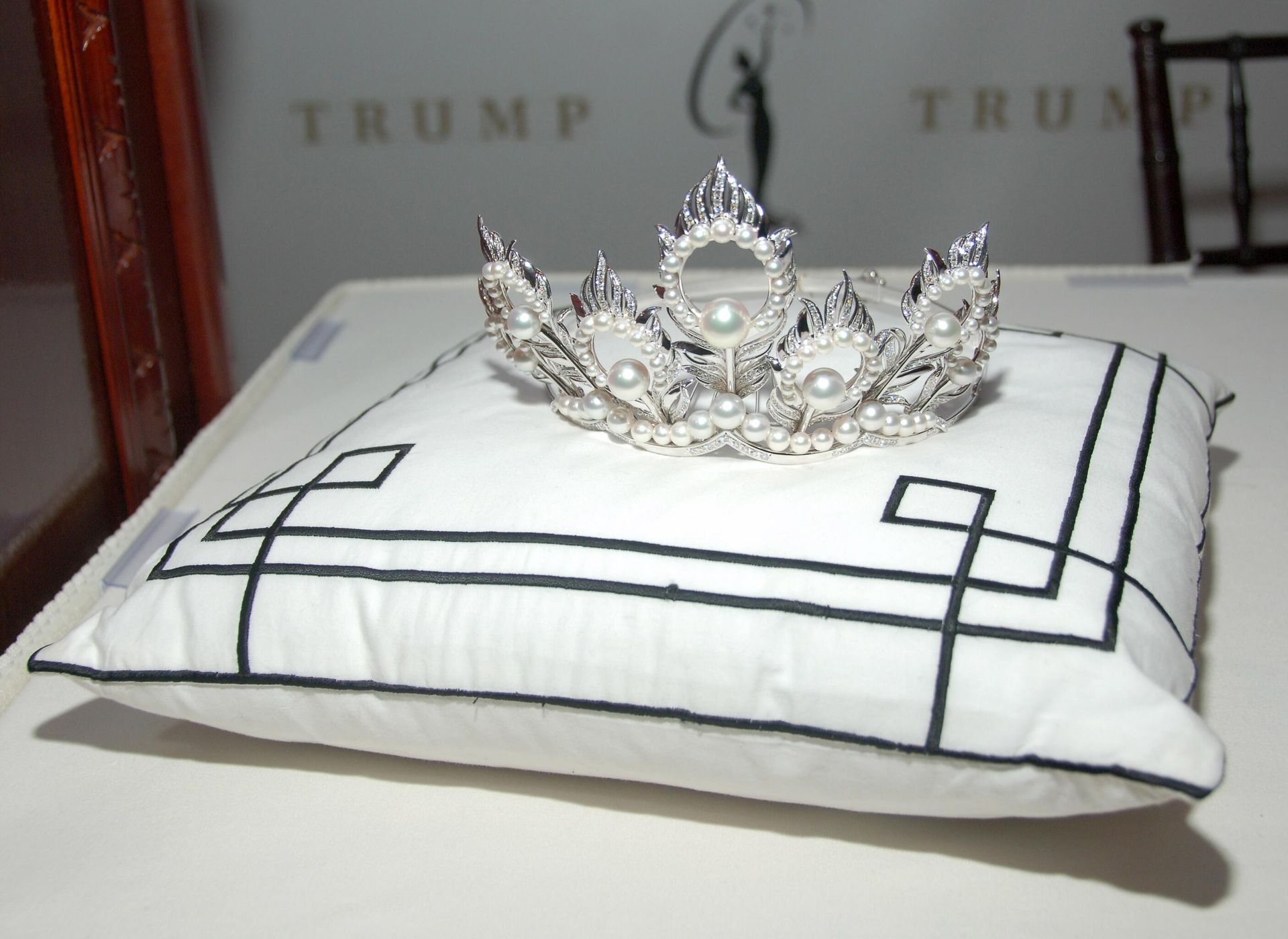 Корона Мисс США 2006 Корона Мисс США 2006 - РИА Новости, 1920, 23.05.2025