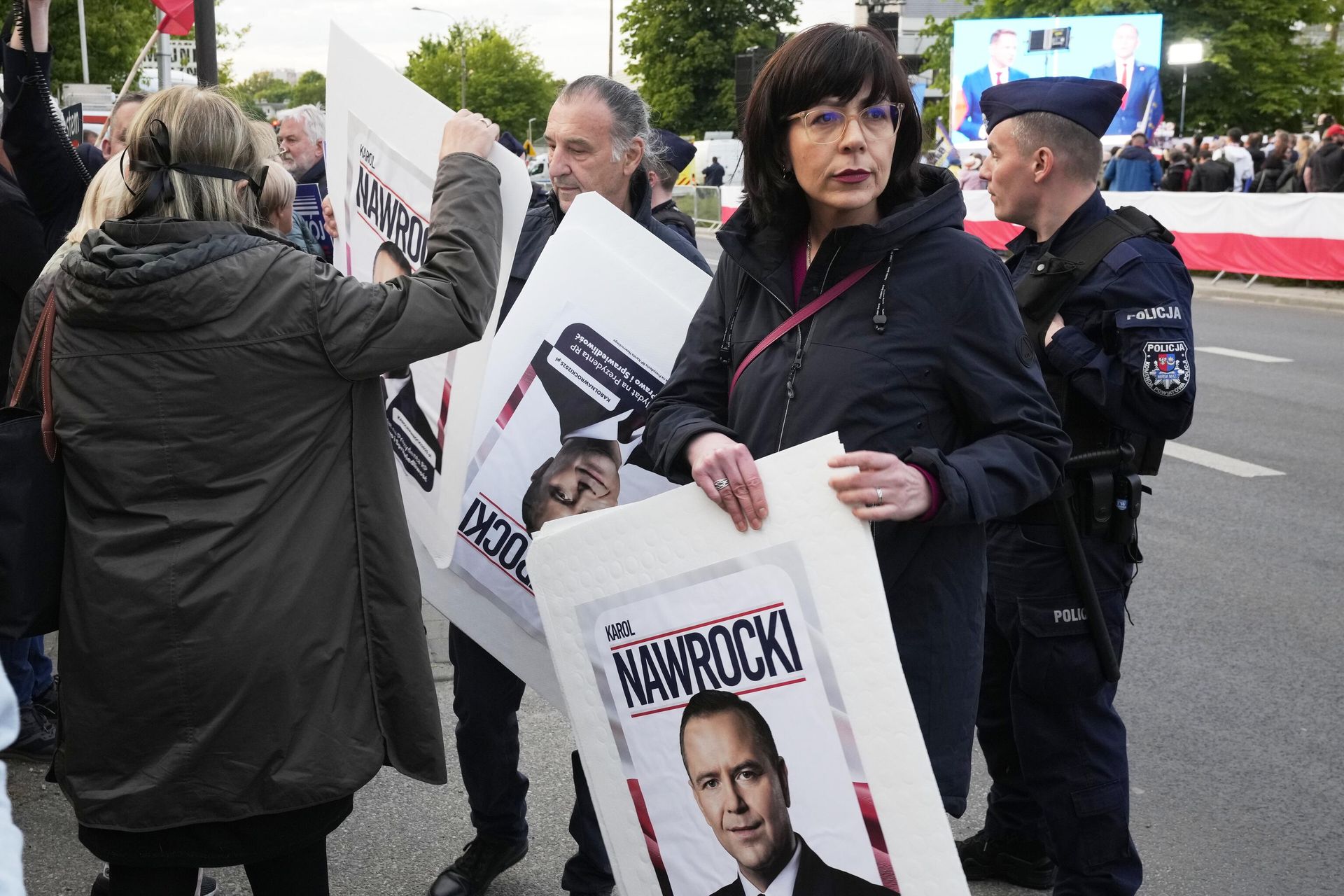 Сторонники кандидата в президенты Польши Кароля Навроцкого в Варшаве Сторонники кандидата в президенты Польши Кароля Навроцкого в Варшаве - РИА Новости, 1920, 26.05.2025