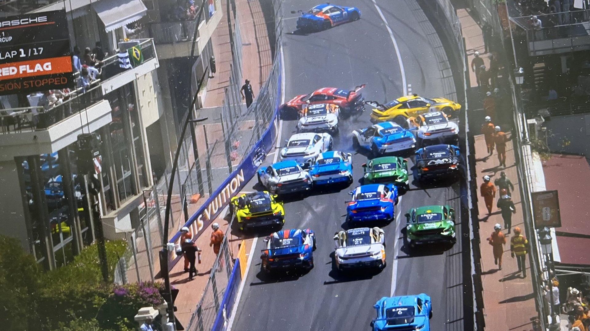 Столкновение автомобилей на старте гонки серии Porsche Supercup в Монте-Карло, Монако. 25 мая 2025 Столкновение автомобилей на старте гонки серии Porsche Supercup в Монте-Карло, Монако. 25 мая 2025 - РИА Новости, 1920, 25.05.2025