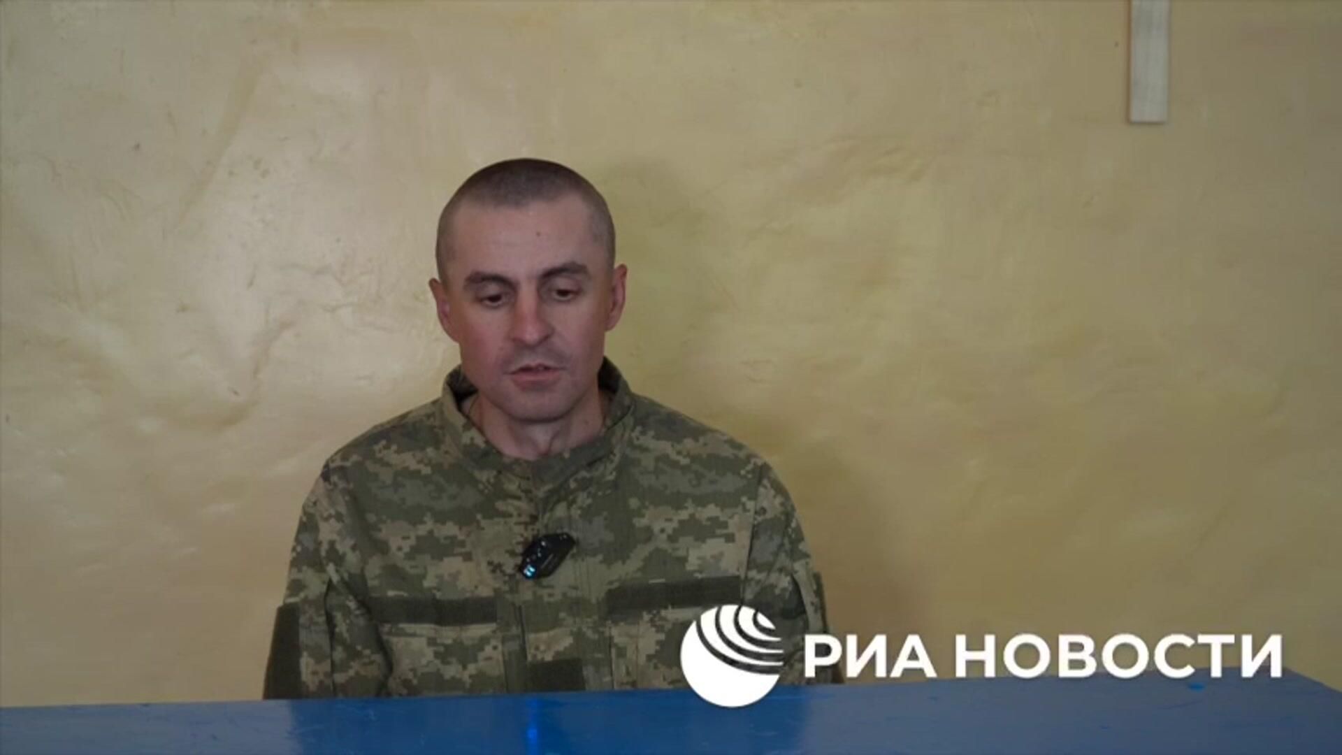 Военнопленный солдат ВСУ о том, как сослуживцы открыли по нему огонь после сдачи в плен Военнопленный солдат ВСУ о том, как сослуживцы открыли по нему огонь после сдачи в плен - РИА Новости, 1920, 25.05.2025