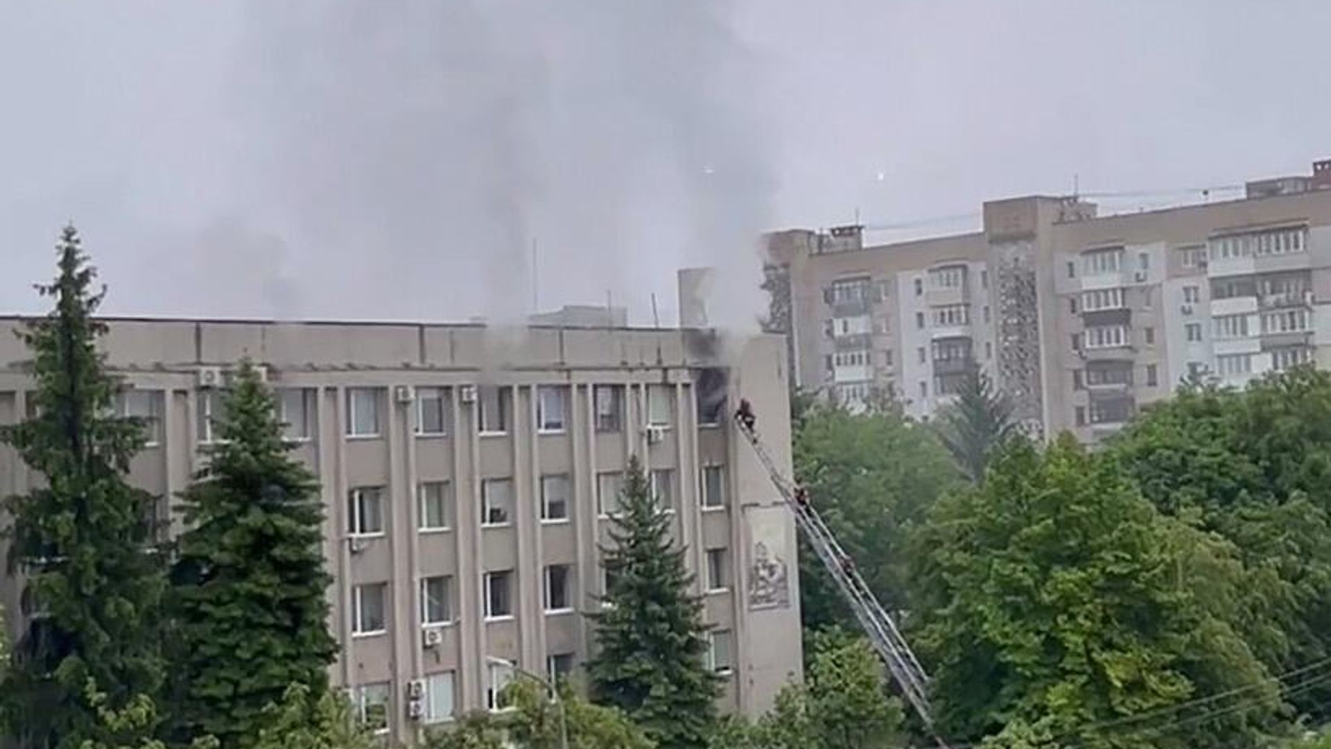 Пожар в здании военкомата в Виннице, Украина. Кадр видео из соцсетей Пожар в здании военкомата в Виннице, Украина. Кадр видео из соцсетей - РИА Новости, 1920, 11.07.2025