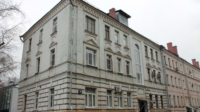 Дом 8 в Большом Факельном переулке в Москве